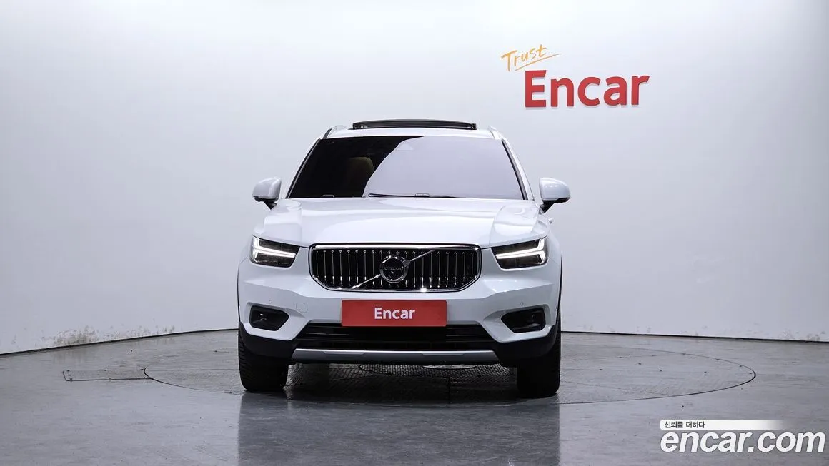 Volvo XC40 — фото 3