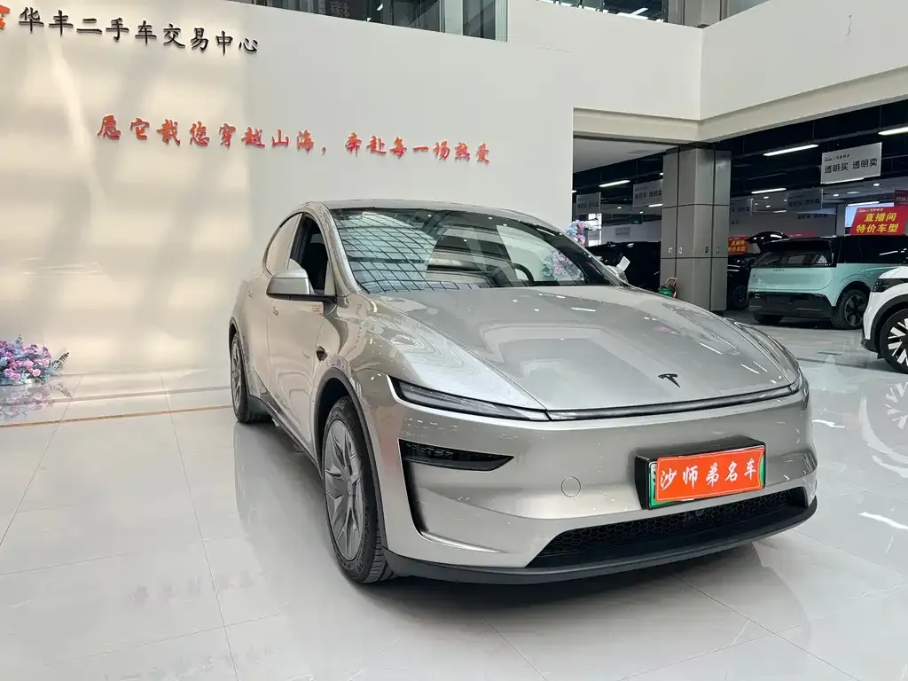 Tesla Model Y L — фото 7