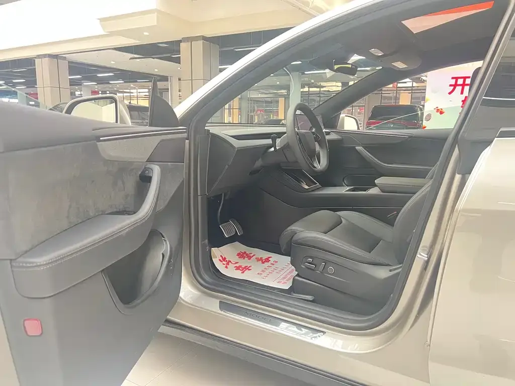 Tesla Model Y L — фото 3