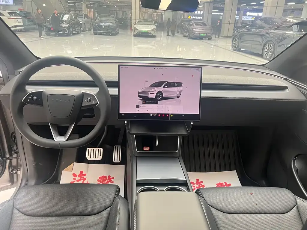 Tesla Model Y L — фото 9