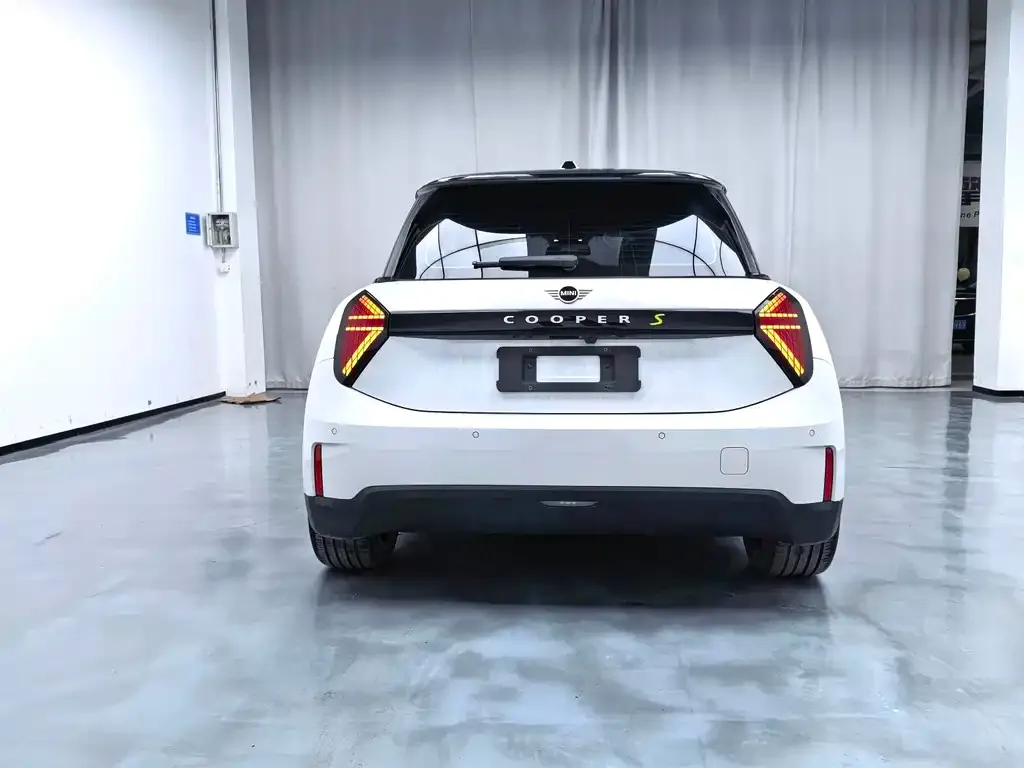 MINI Cooper EV 2024 из CN, фото 2