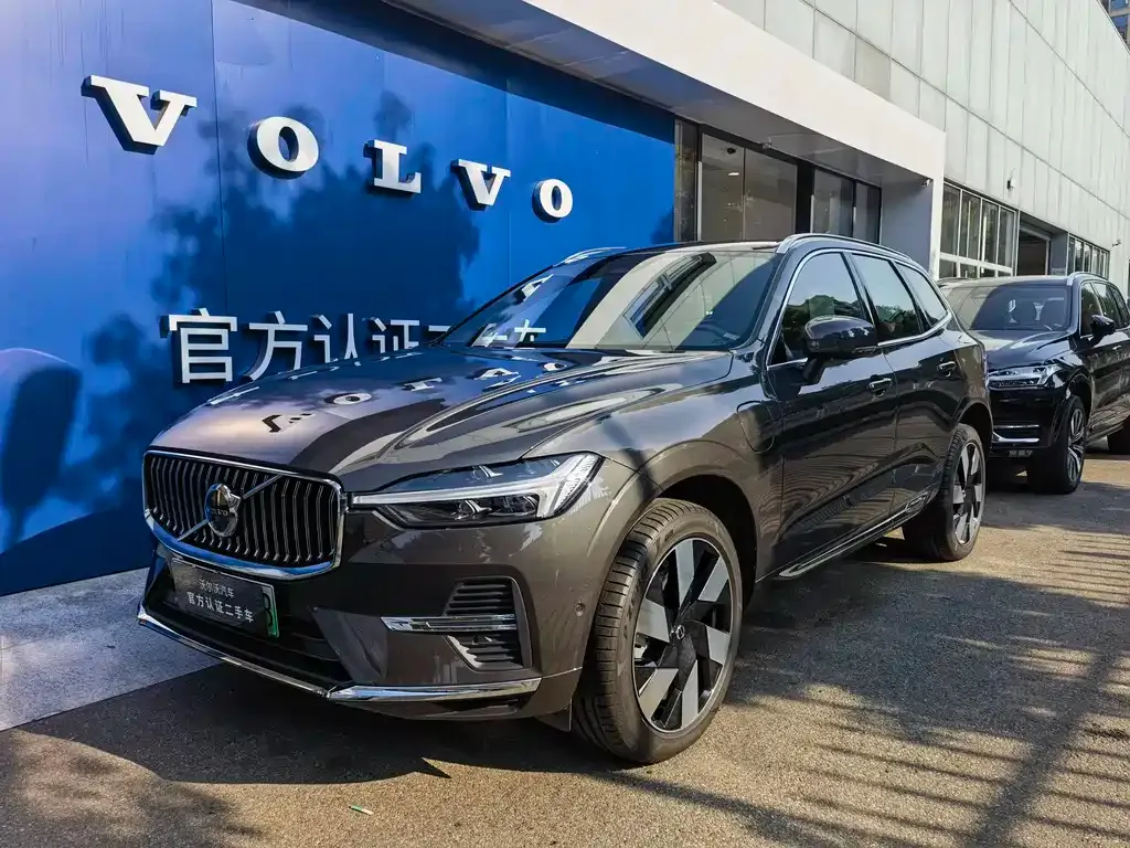 Volvo XC60 PHEV 2024 из CN, фото 1