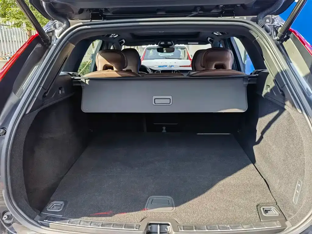 Volvo XC60 PHEV 2024 из CN, фото 6