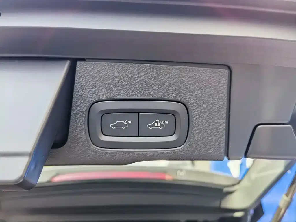 Volvo XC60 PHEV 2024 из CN, фото 3