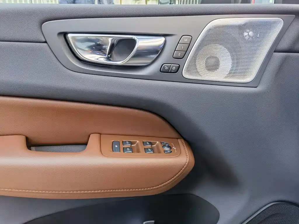 Volvo XC60 PHEV 2024 из CN, фото 8