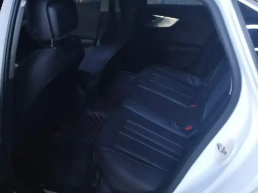 Audi A4L 2024 из CN, фото 2
