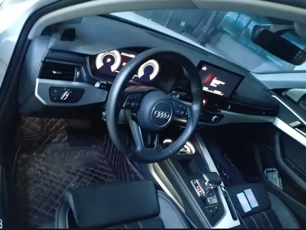 Audi A4L 2024 из CN, фото 8