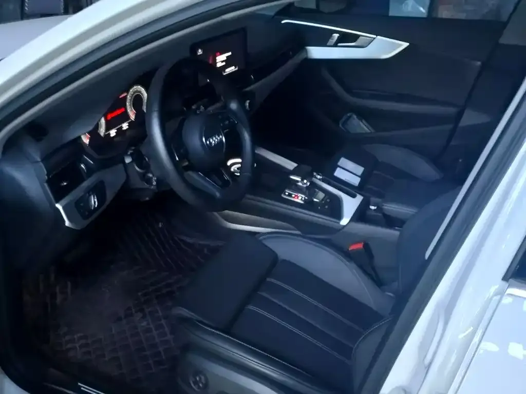Audi A4L 2024 из CN, фото 9