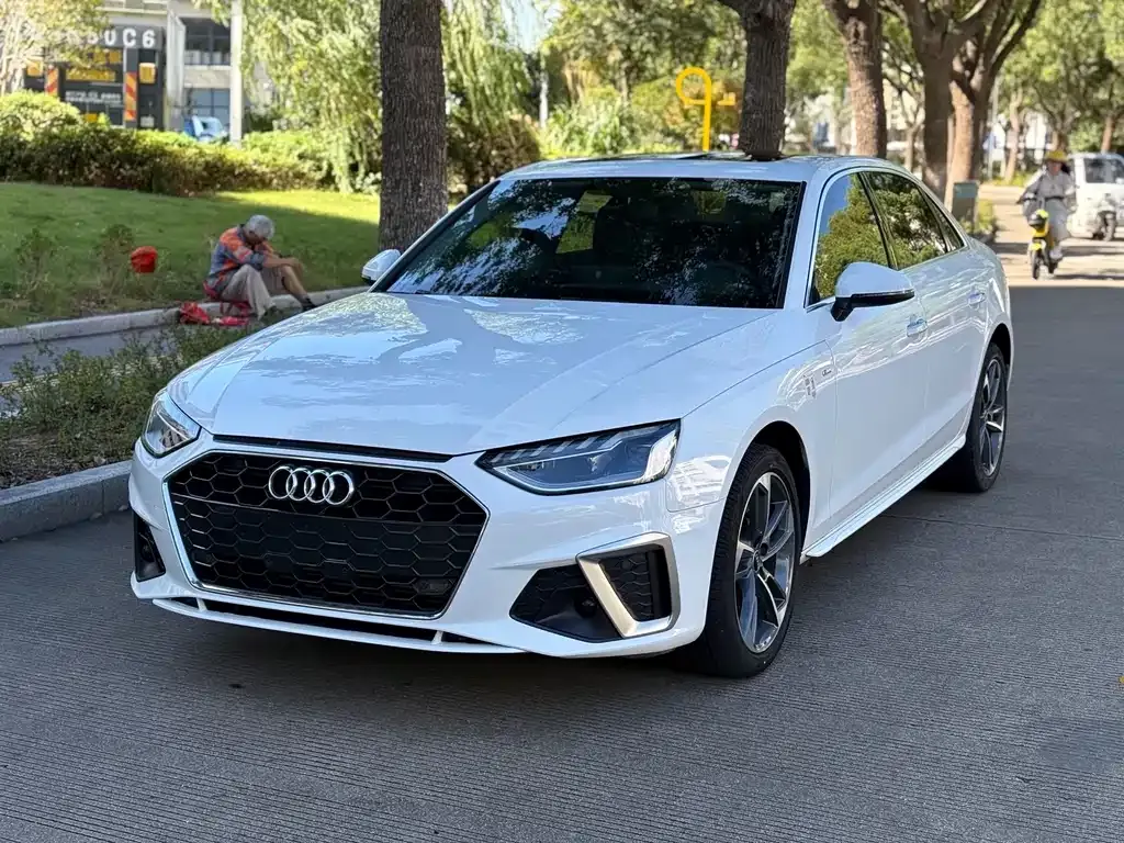 Audi A4L 2022 из CN, фото 1