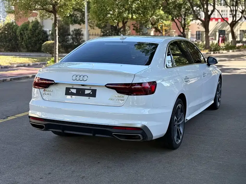 Audi A4L 2022 из CN, фото 3