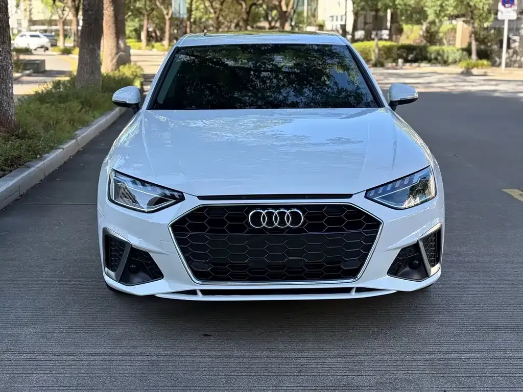 Audi A4L 2022 из CN, фото 6