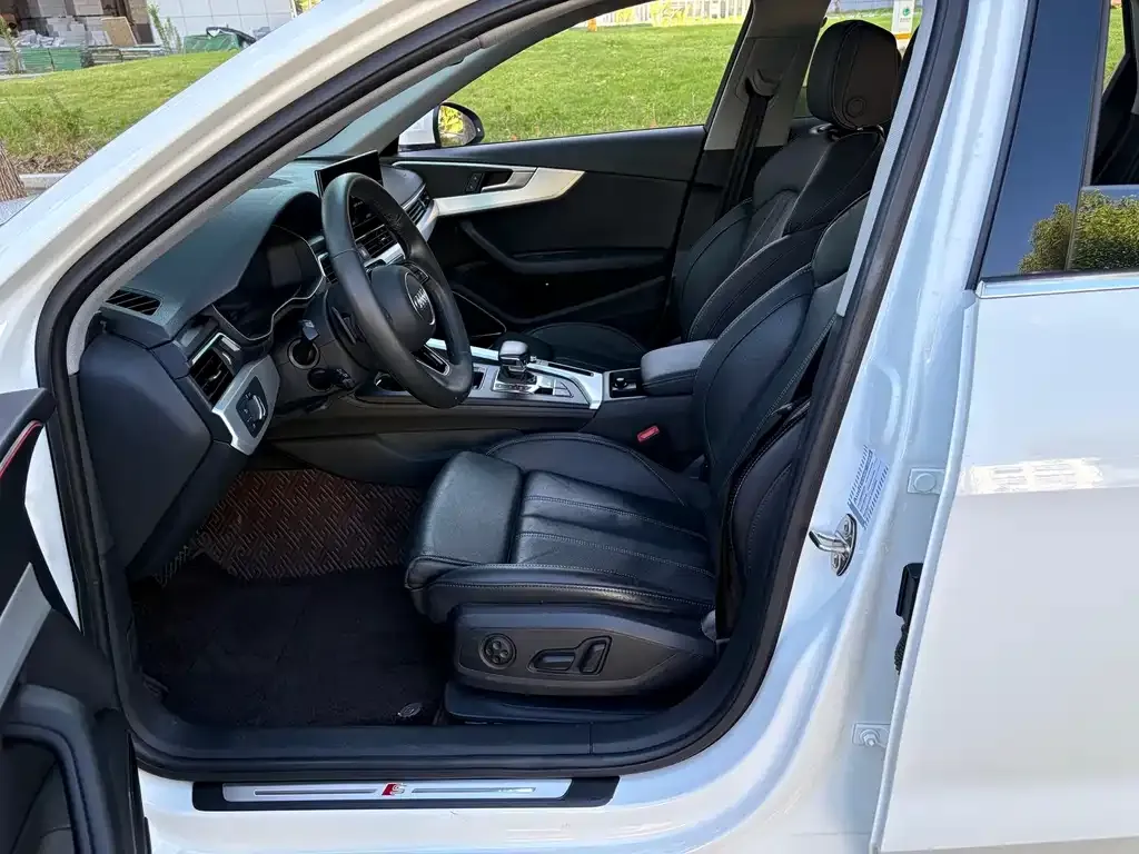 Audi A4L 2022 из CN, фото 9