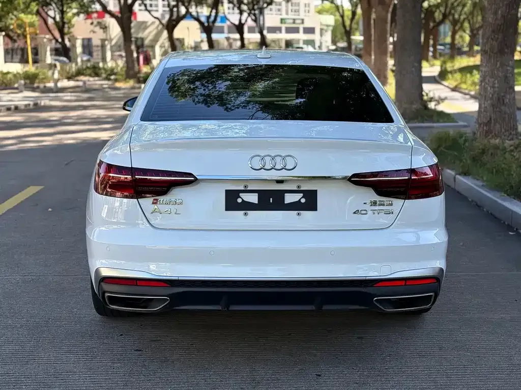 Audi A4L 2022 из CN, фото 4