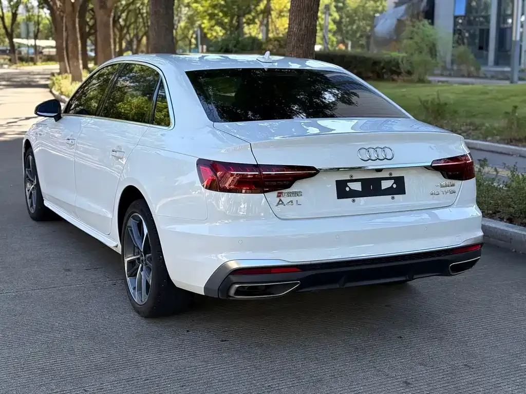 Audi A4L 2022 из CN, фото 10