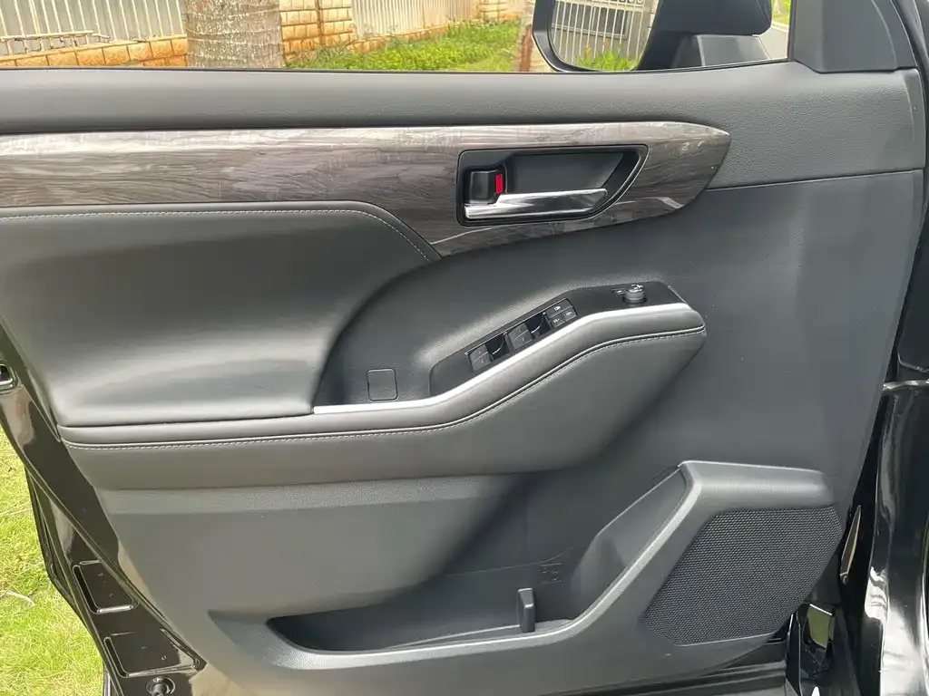 Toyota Crown Kluger 2025 из CN, фото 2