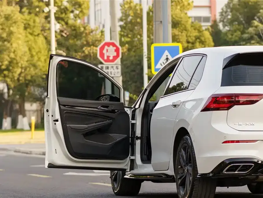 Volkswagen Golf 2021 из CN, фото 8