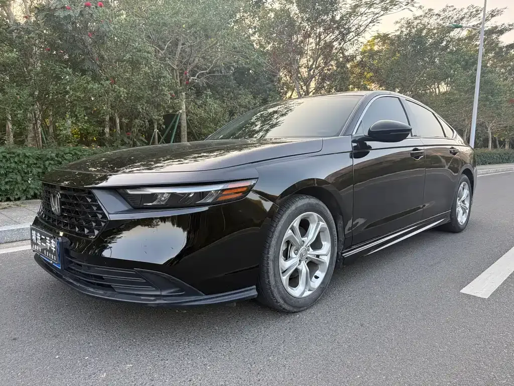 Honda Accord — фото 1