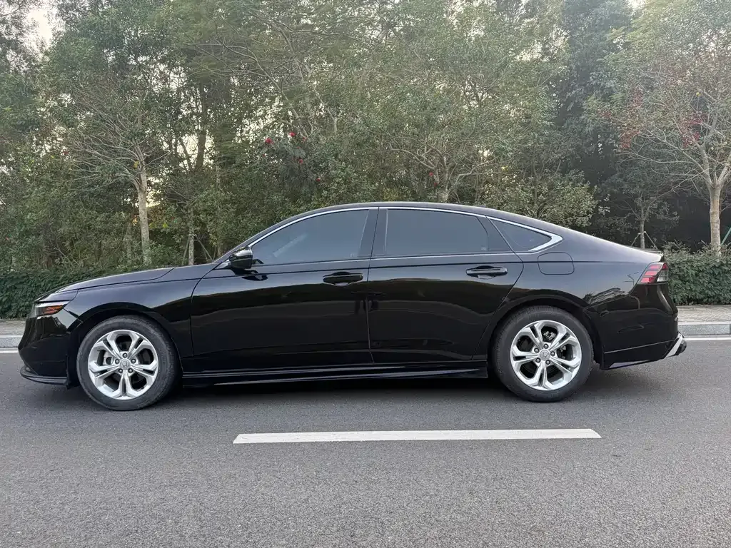 Honda Accord — фото 8