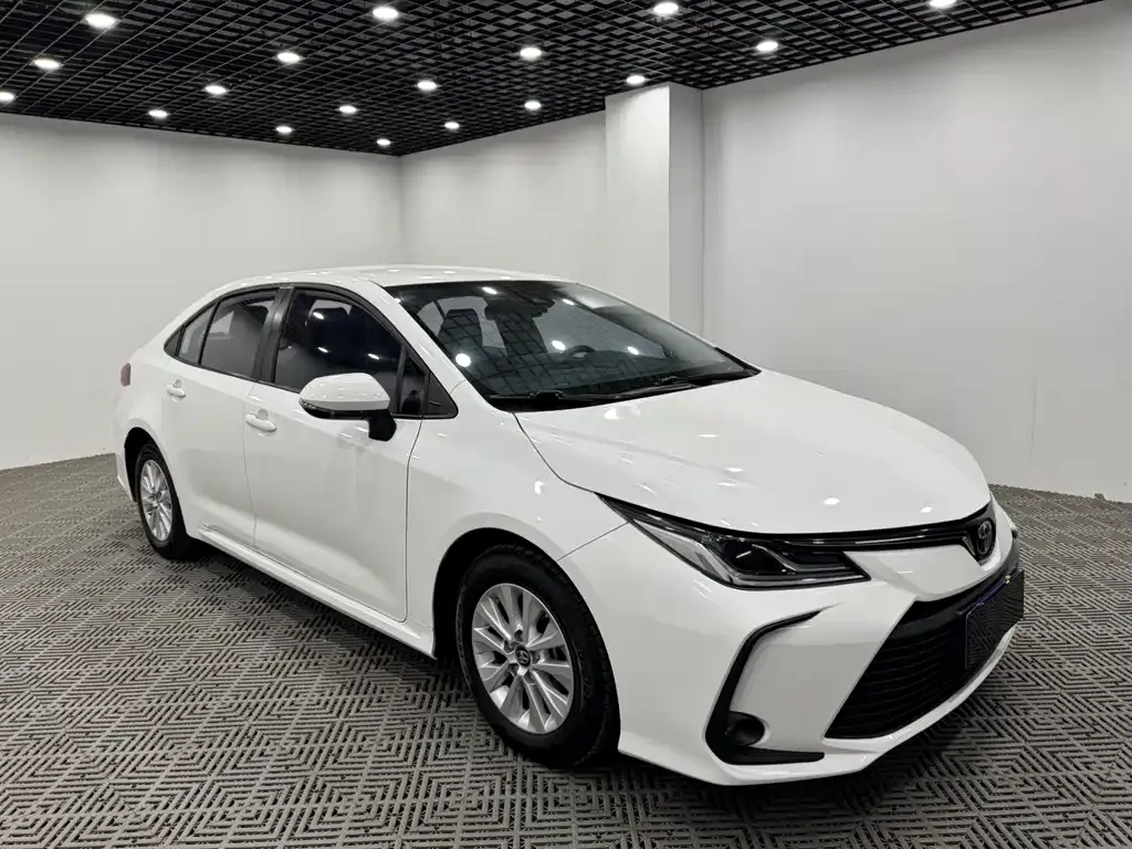 Toyota Corolla 2023 из CN, фото 1