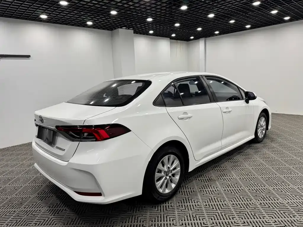 Toyota Corolla 2023 из CN, фото 9