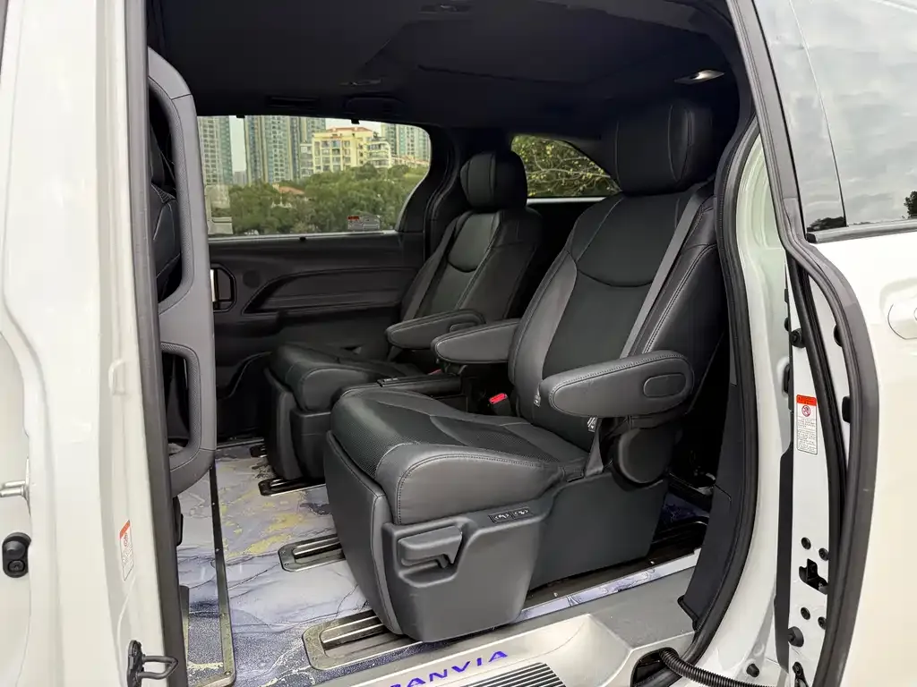 Toyota Granvia — фото 4
