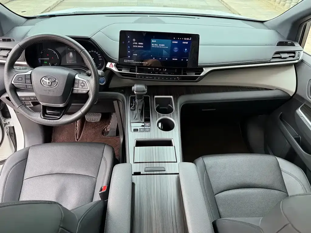 Toyota Granvia — фото 8