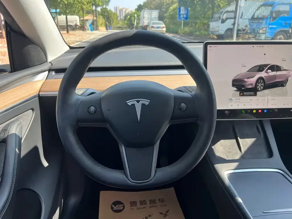 Tesla Model Y — фото 2