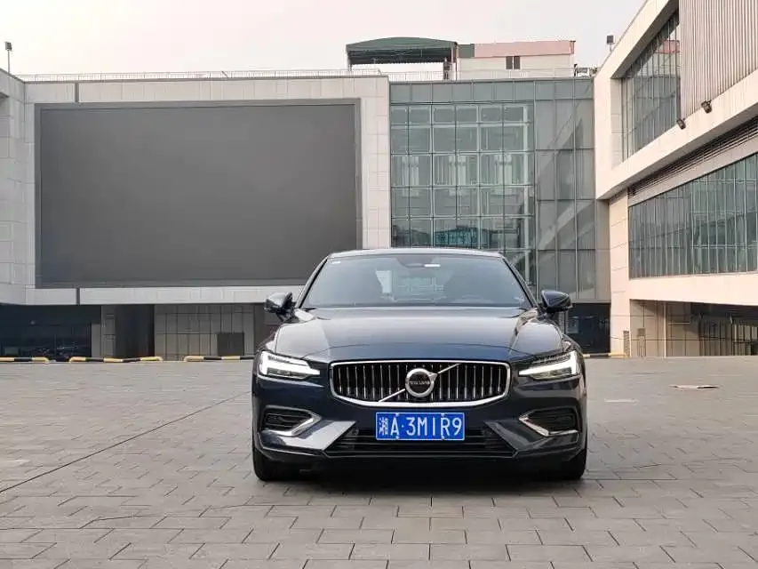 Volvo S60 — фото 4