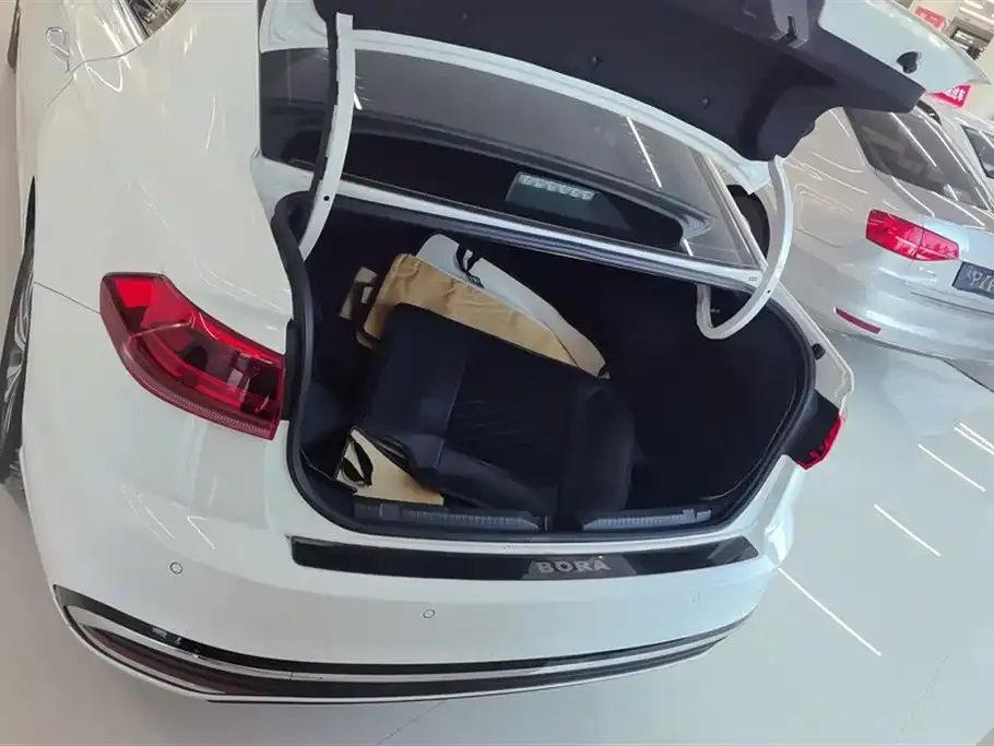Volkswagen Bora 2024 из CN, фото 8