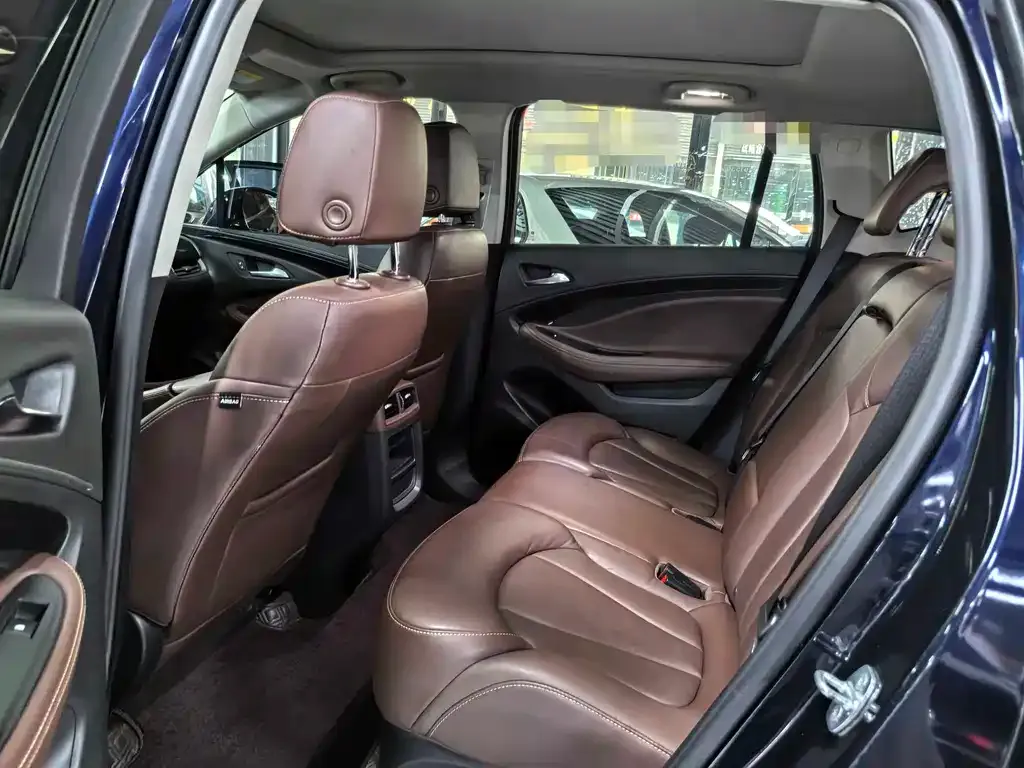 Buick Envision Plus — фото 10