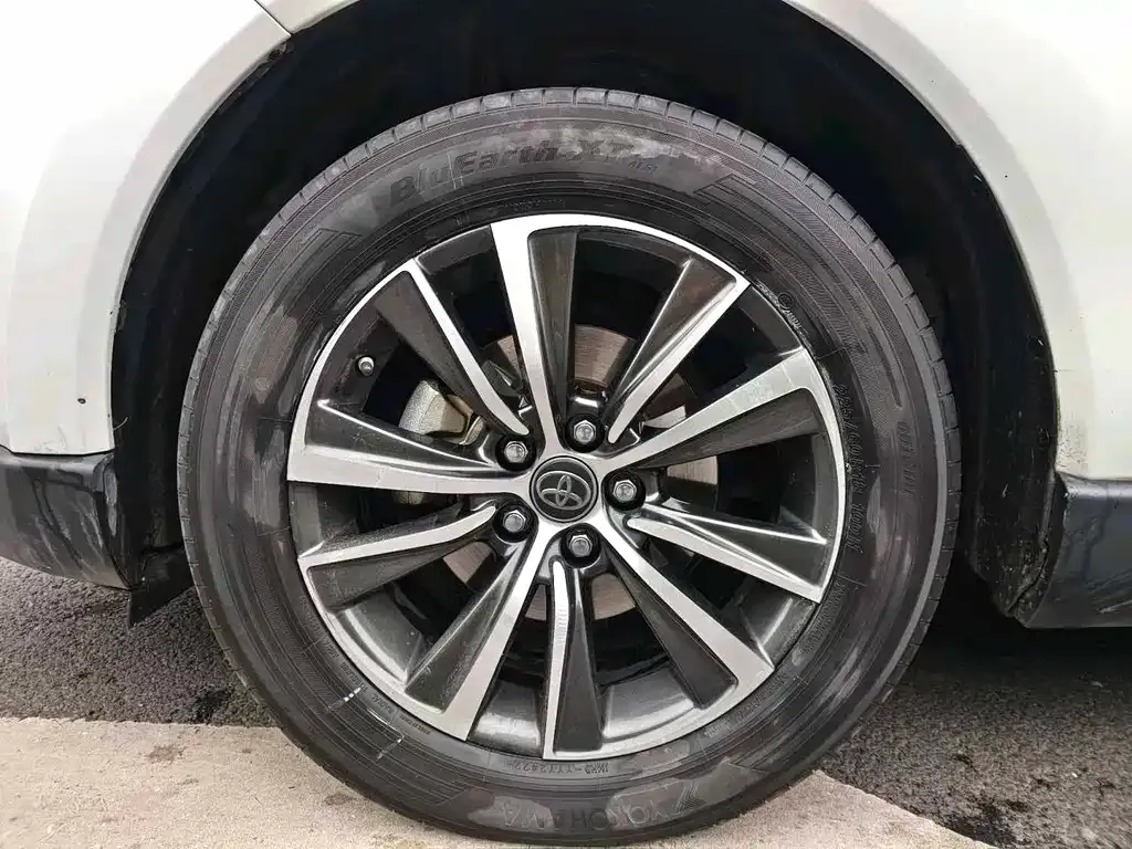Toyota Harrier 2023 из CN, фото 2