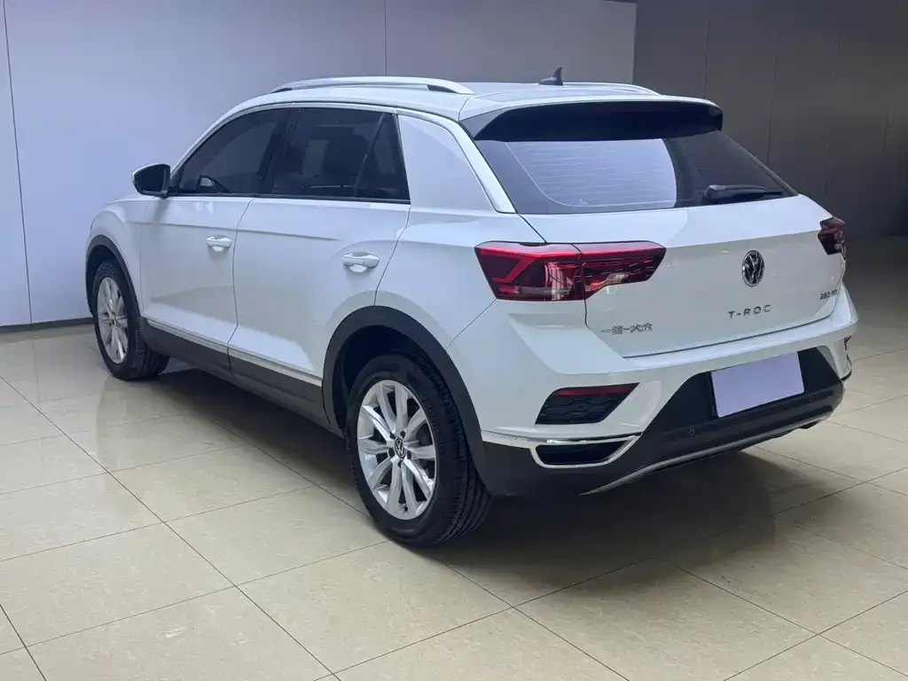 Volkswagen T-Roc — фото 8