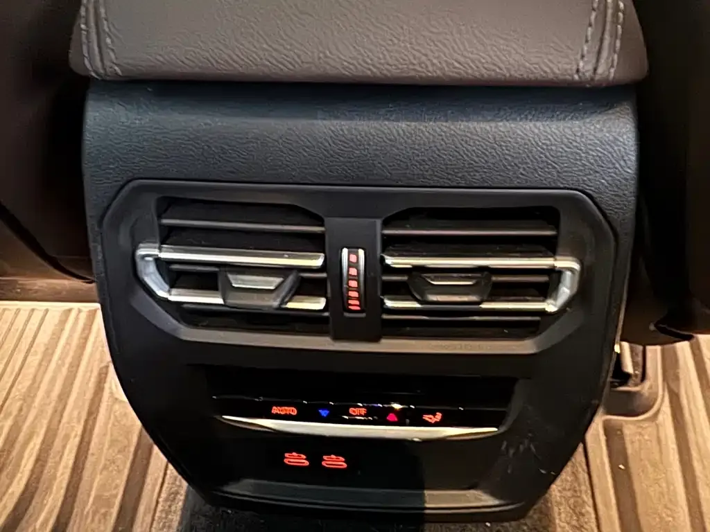BMW 3 Series 2022 из CN, фото 2