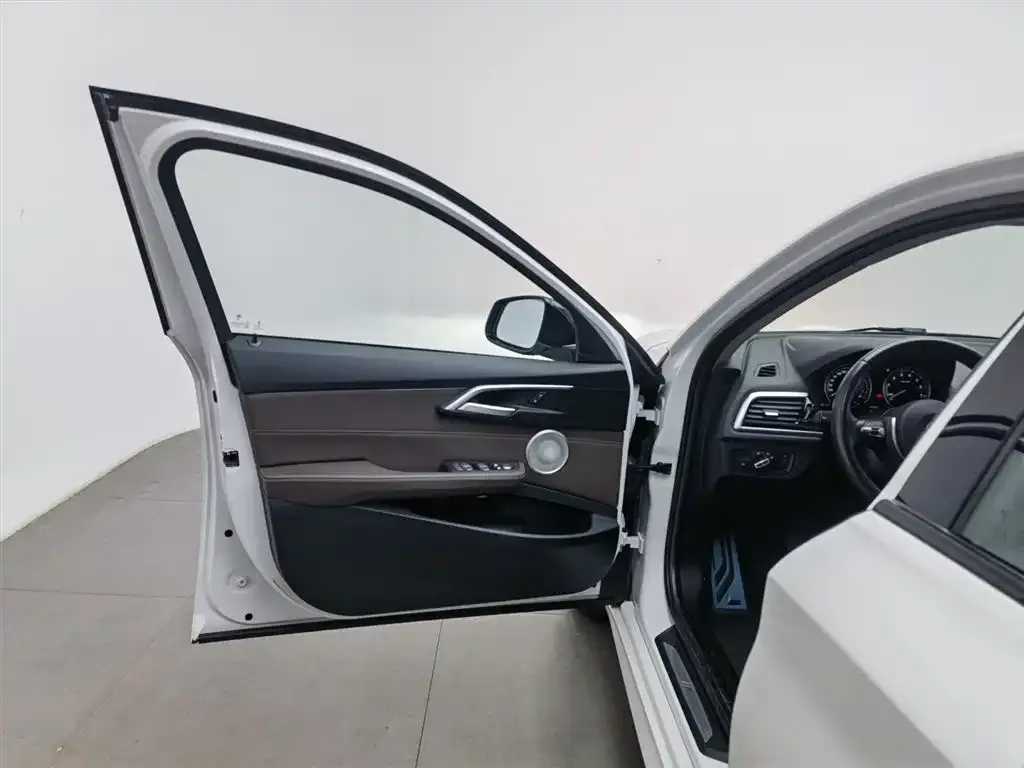 BMW 1 Series 2021 из CN, фото 8