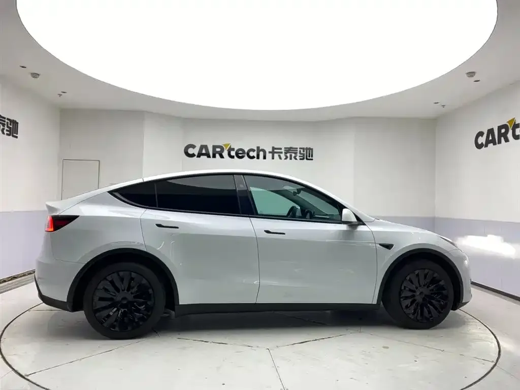 Tesla Model Y — фото 6