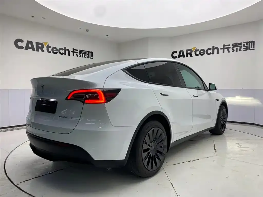 Tesla Model Y — фото 5