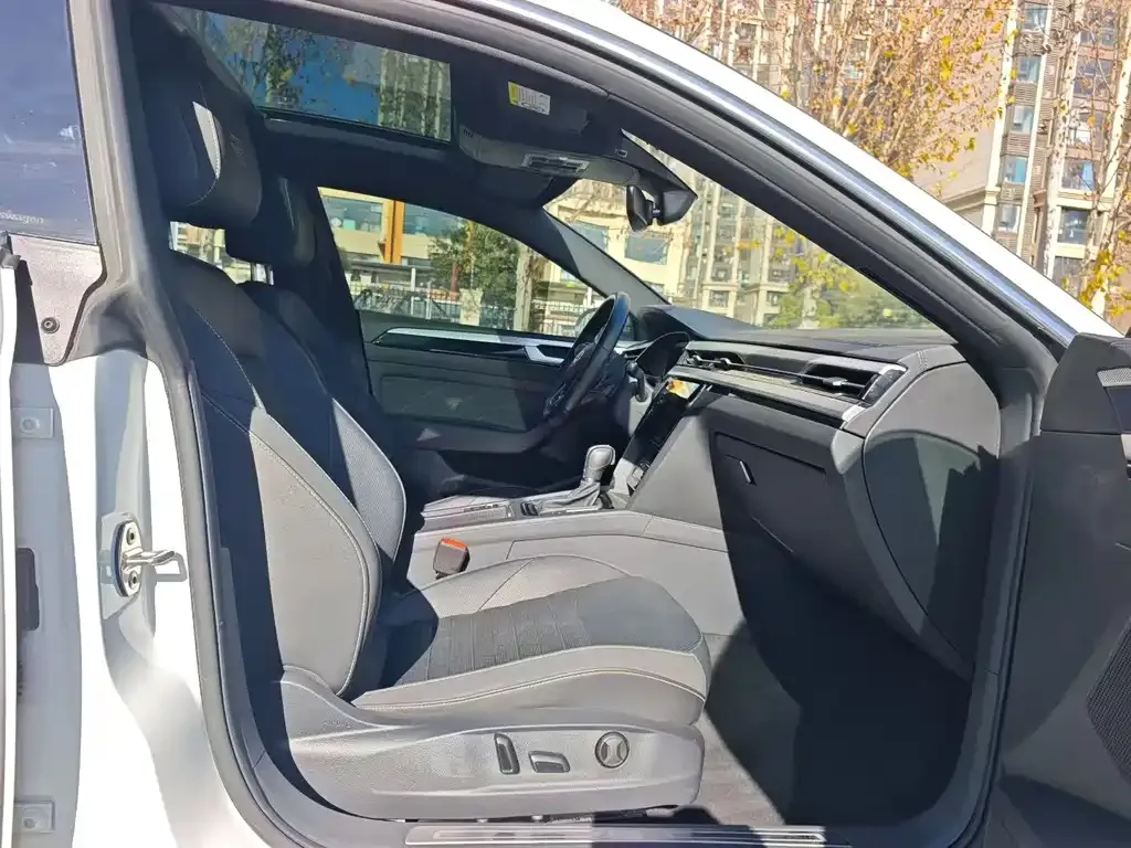 Volkswagen CC 2023 из CN, фото 4