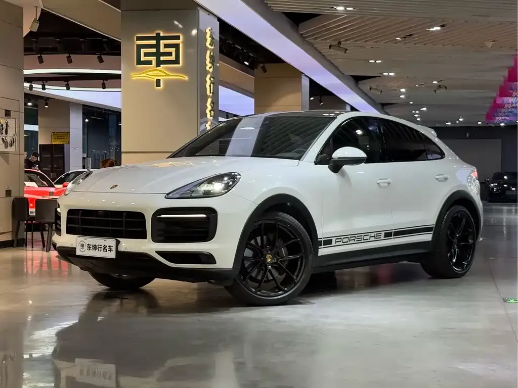 Porsche Cayenne — фото 1
