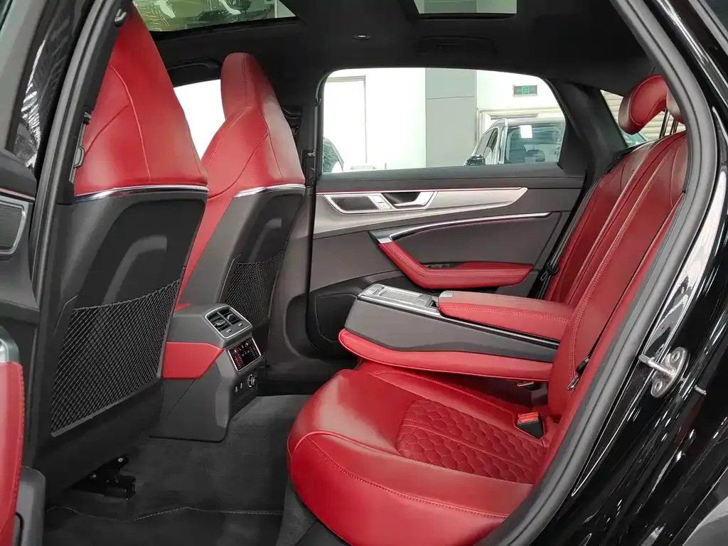 Audi A6L 2024 из CN, фото 4