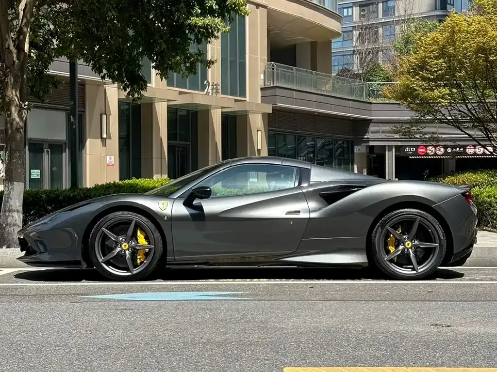 Ferrari F8 — фото 10