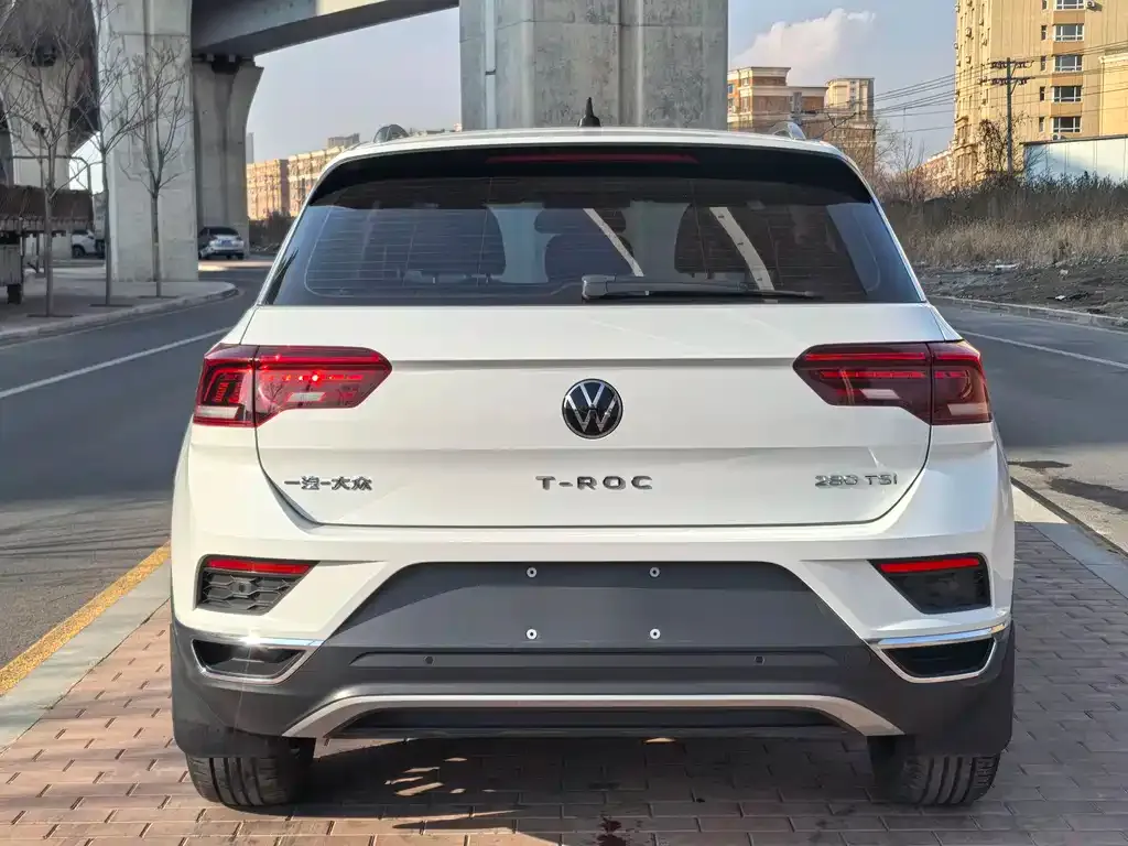 Volkswagen T-Roc — фото 5