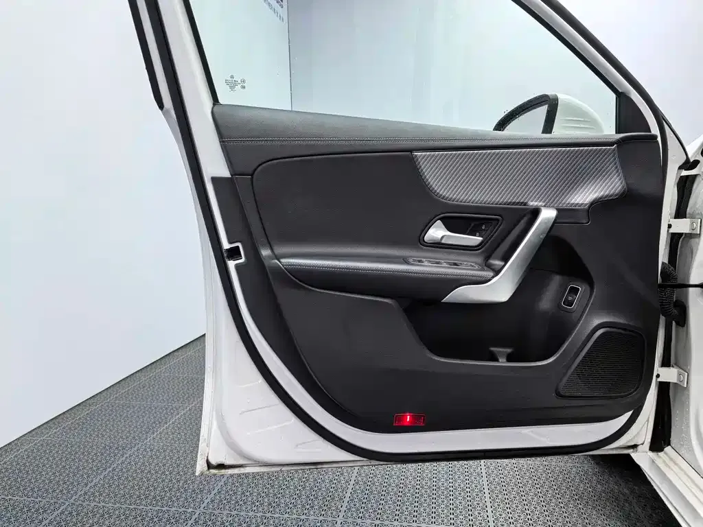 Mercedes-Benz A-Class 2023 из CN, фото 10