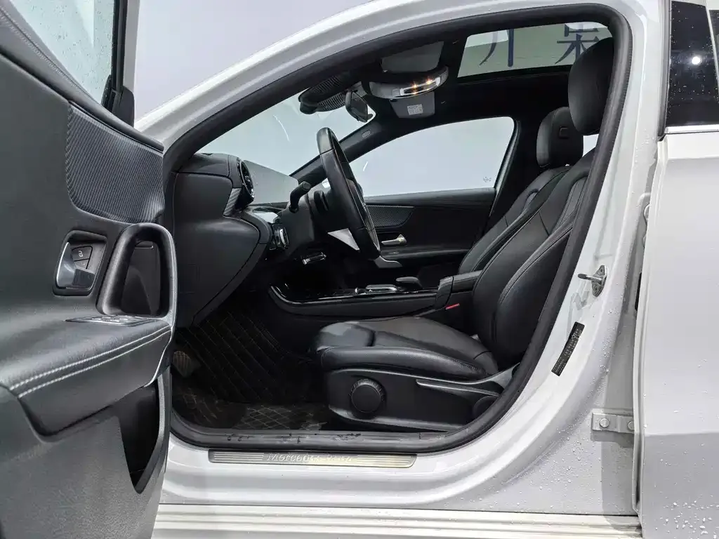 Mercedes-Benz A-Class 2023 из CN, фото 8