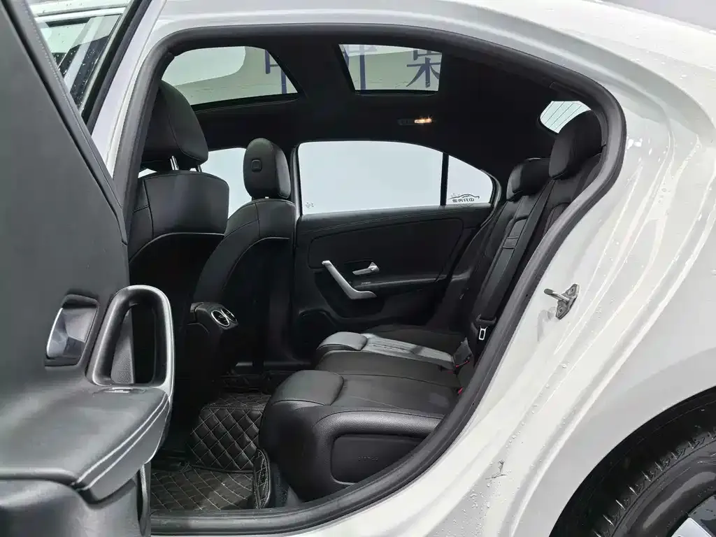 Mercedes-Benz A-Class 2023 из CN, фото 9