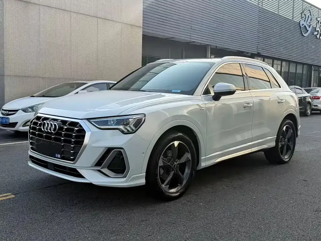 Audi Q3 2023 из CN, фото 1
