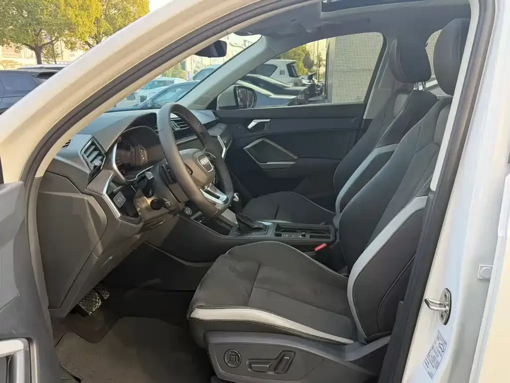 Audi Q3 2023 из CN, фото 5