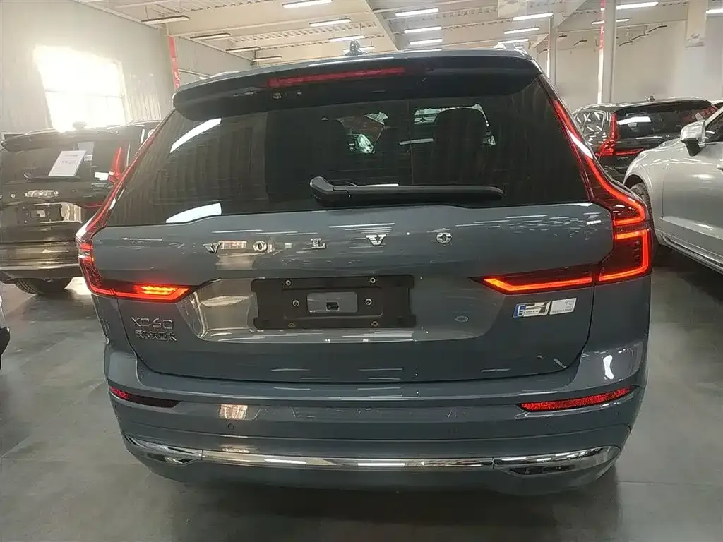 Volvo XC60 PHEV 2022 из CN, фото 2