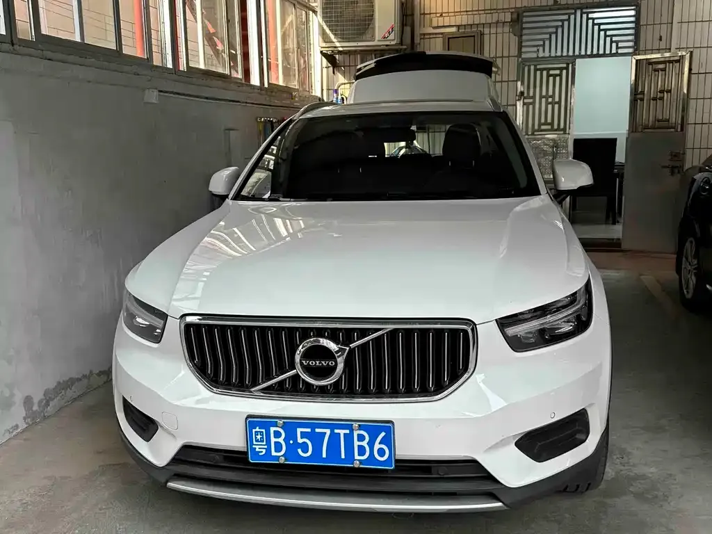 Volvo XC40 — фото 4