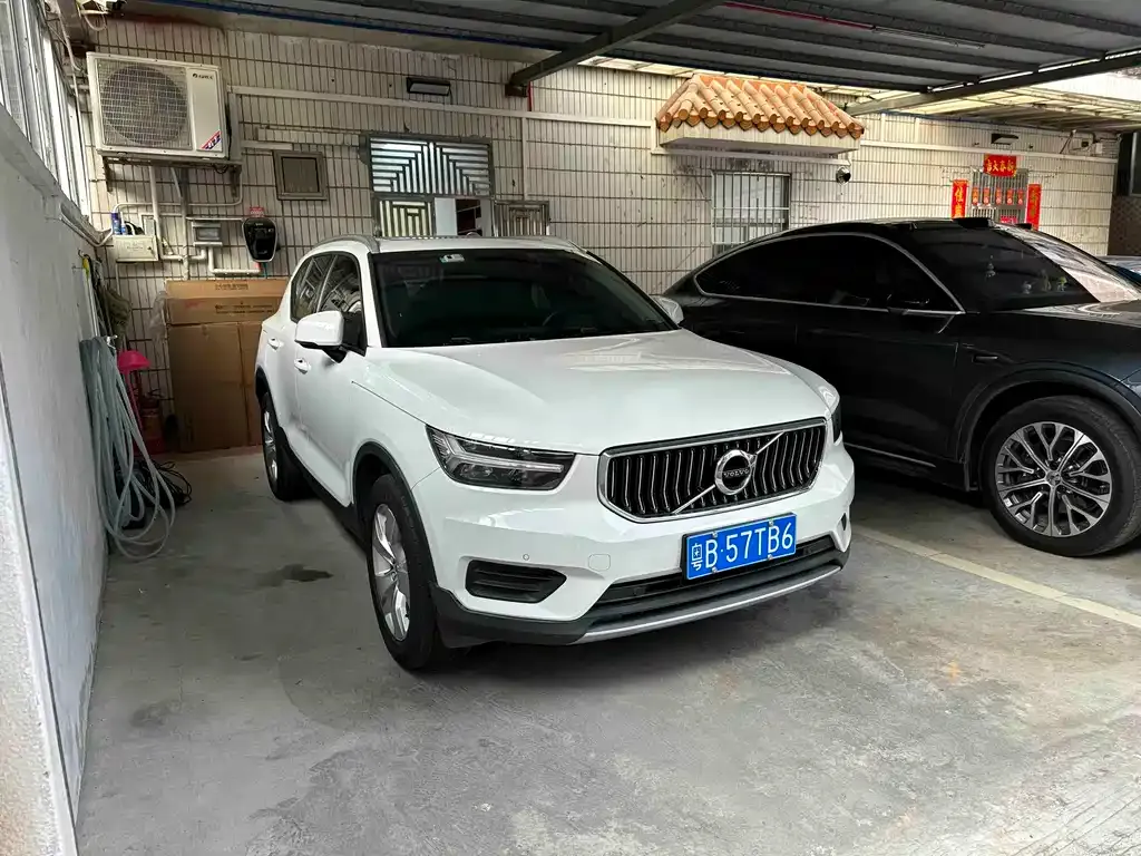 Volvo XC40 — фото 6