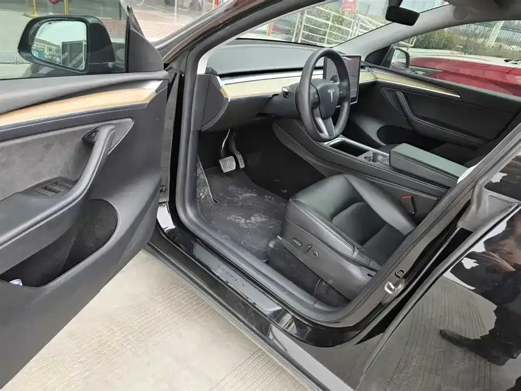 Tesla Model Y — фото 5